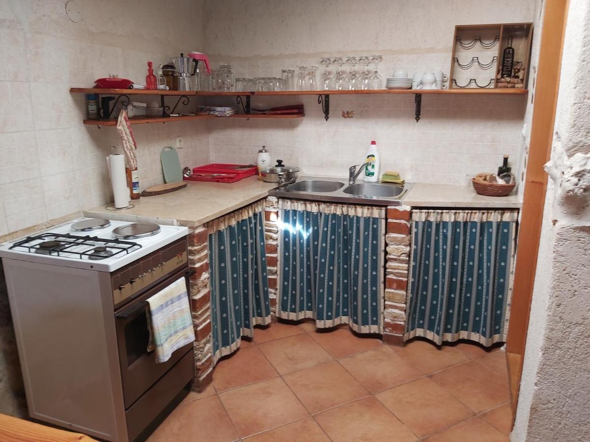 Vakantiehuis House With A Parking Space - 21620 Rovinj